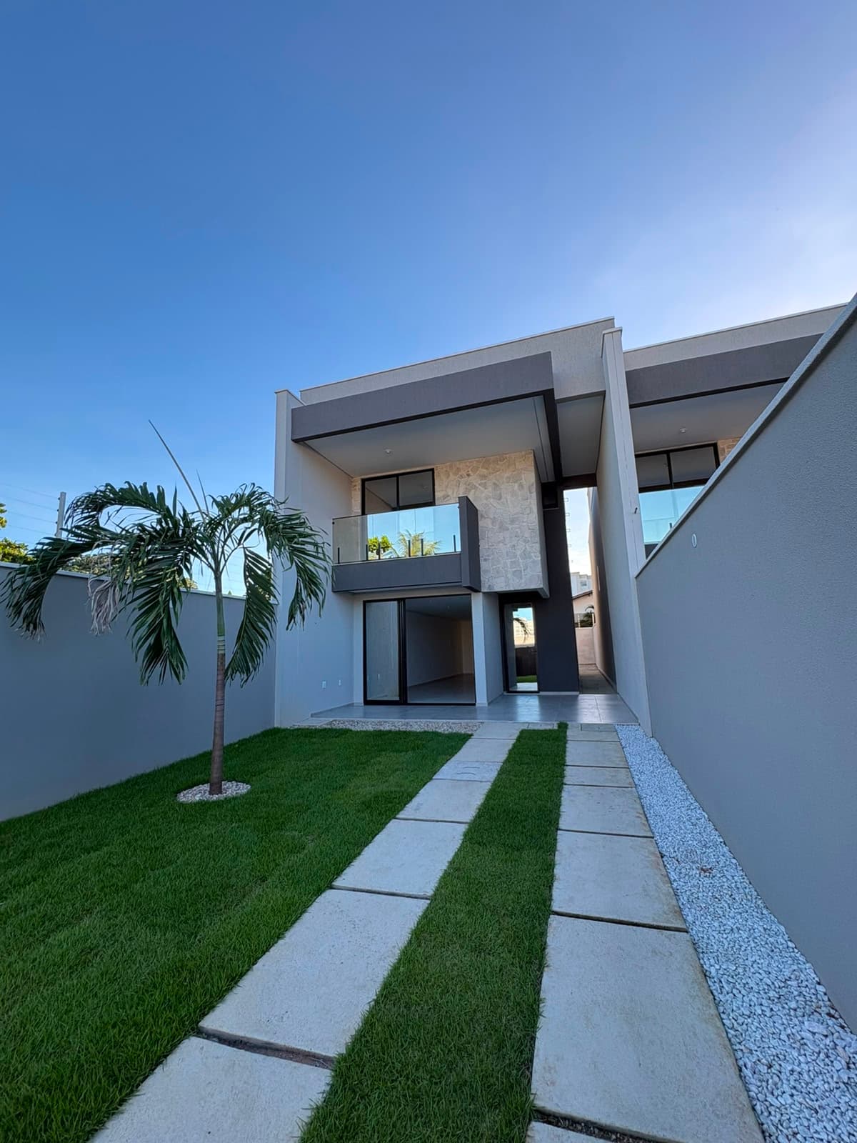 CASA DUPLEX SAPIRANGA — Foto principal